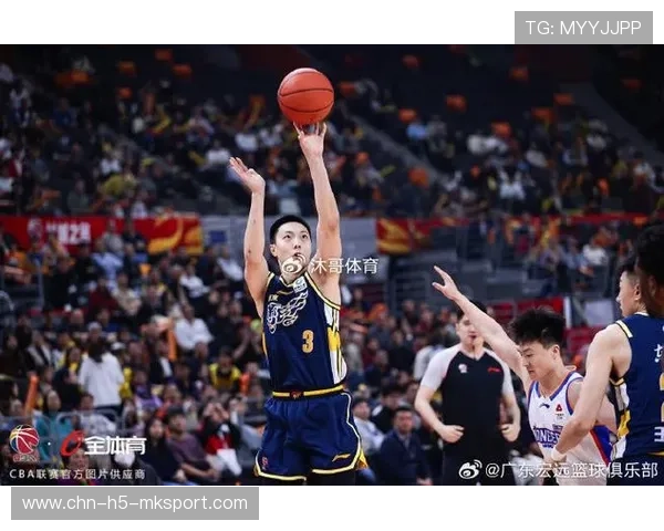 广东萨姆纳突破上篮命中,半场领先稳固 广东萨姆纳突破上篮命中,半场领先稳固