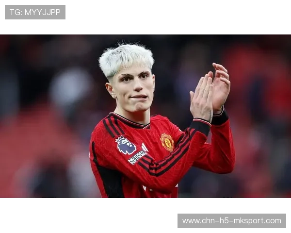 曼联与那不勒斯谈判升温：新星引爆冬窗关注