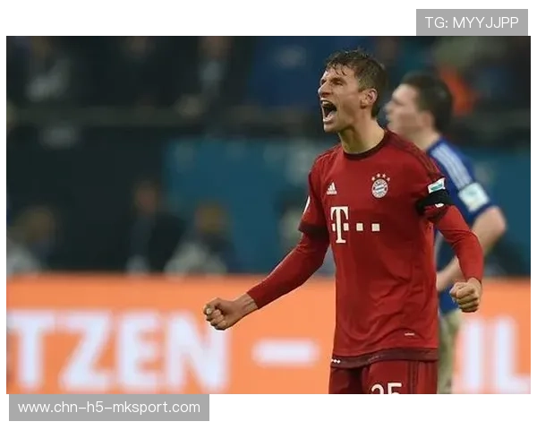 莱万背身支点转眼射门——极致瞬间中的技术之美 莱万背身支点转眼射门——极致瞬间中的技术之美